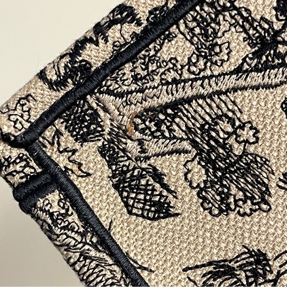 139 Pre Owned Auth CHN DIOR 3D Embroidered Dioriviera Tote Bag Blue 50.MA.0262 - Picture 2 of 9